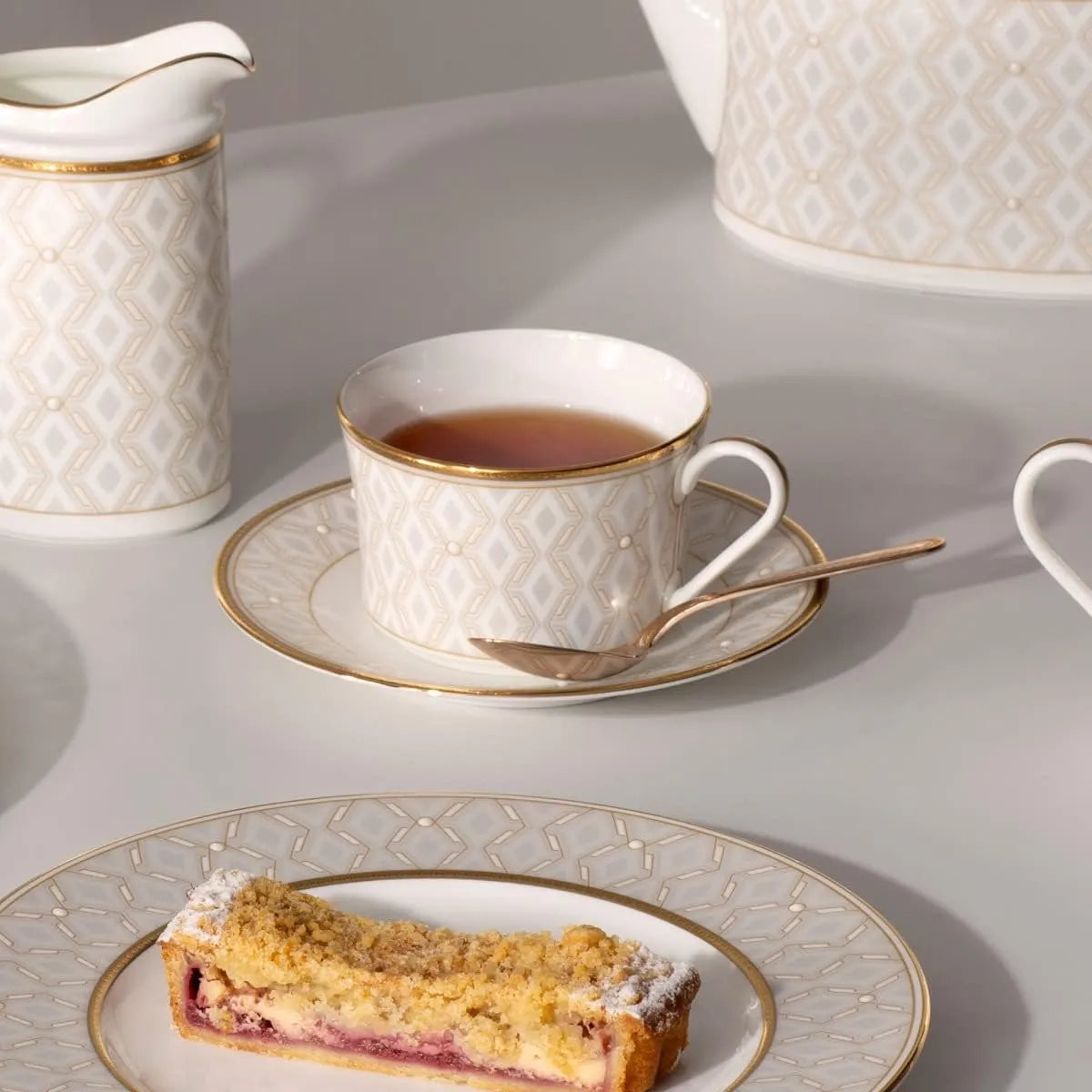 Aparelho de Jantar Porcelana Elegance Chanel - Serve 06 pessoas / EXCLUSIVO